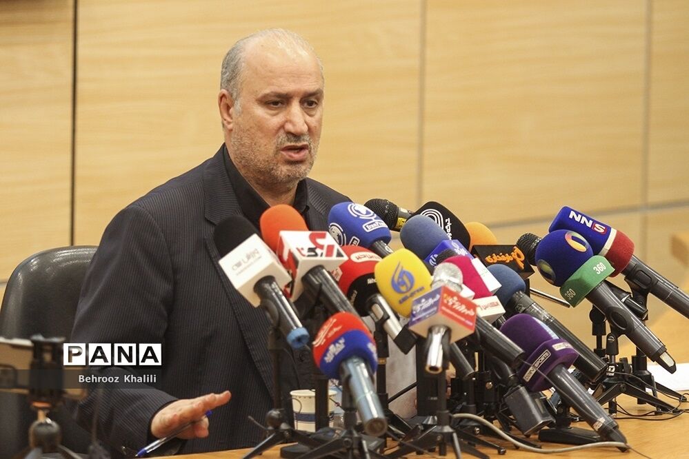تیم ملی برای تاج نیست، متعلق به ایران است