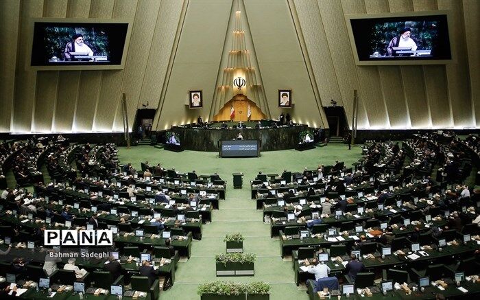 مجلس به وضعیت بازار سکه و ارز رسیدگی می‌کند