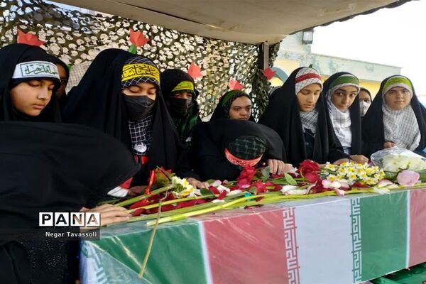 تشییع پیکر شهید گمنام در آموزشگاه شاهد 16 ناحیه 4 شیراز