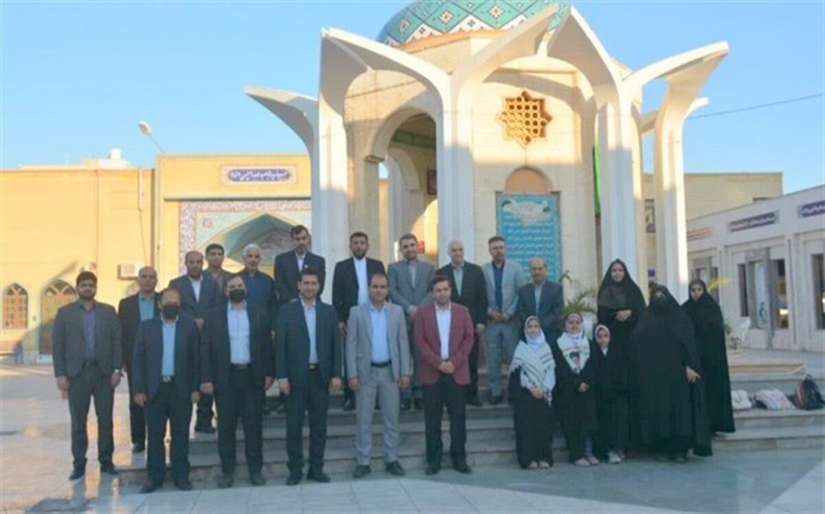 گلزار شهدای بهشت صادق بوشهر عطرافشانی شد