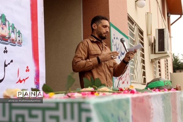 مراسم استقبال از شهید خوشنام در دبیرستان شهید باهنر گلوگاه