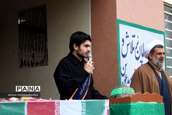 مراسم استقبال از شهید خوشنام در دبیرستان شهید باهنر گلوگاه