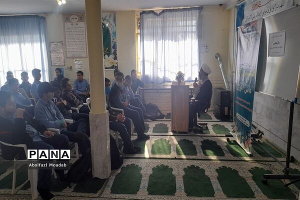 گفت,وگوی آزاد دانش‌آموزی در دبیرستان آیت الله خامنه‌ای کاشمر