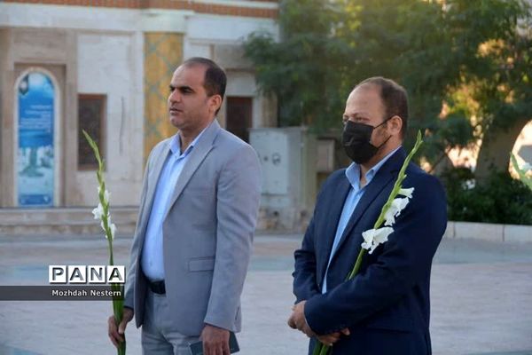 عطرافشانی گلزار شهدا ی بوشهر با حضورمعاون وزیر و رئیس سازمان مدارس و مراکز غیردولتی و توسعه مشارکت‌های مردمی وزارت آموزش و پرورش