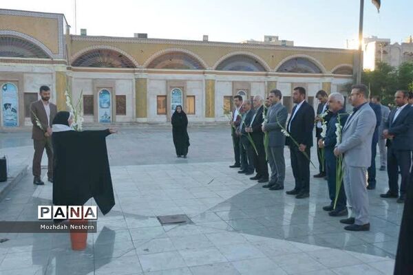 عطرافشانی گلزار شهدا ی بوشهر با حضورمعاون وزیر و رئیس سازمان مدارس و مراکز غیردولتی و توسعه مشارکت‌های مردمی وزارت آموزش و پرورش