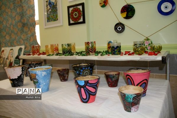 افتتاح نمایشگاه دست سازه های دانش‌آموزان هنرستان فرزانگان شهرستان بهبهان