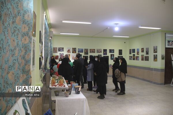 افتتاح نمایشگاه دست سازه های دانش‌آموزان هنرستان فرزانگان شهرستان بهبهان