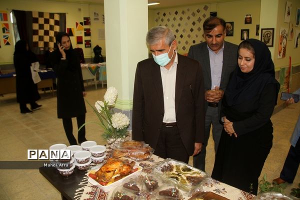 افتتاح نمایشگاه دست سازه های دانش‌آموزان هنرستان فرزانگان شهرستان بهبهان