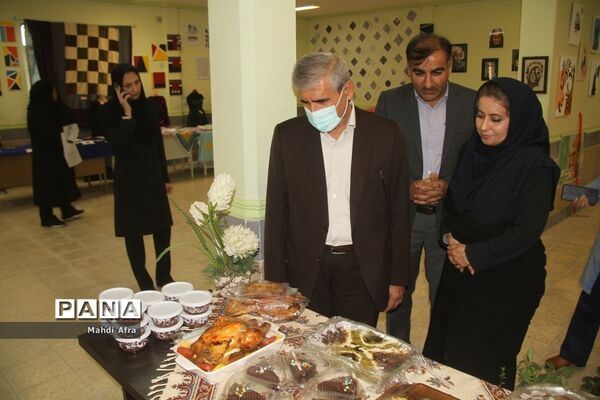 افتتاح نمایشگاه دست سازه های دانش‌آموزان هنرستان فرزانگان شهرستان بهبهان