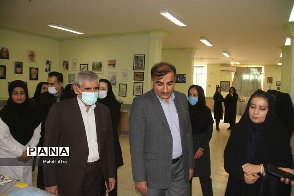 افتتاح نمایشگاه دست سازه های دانش‌آموزان هنرستان فرزانگان شهرستان بهبهان