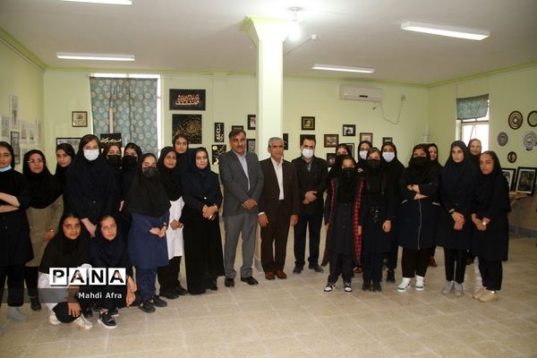افتتاح نمایشگاه دست سازه های دانش‌آموزان هنرستان فرزانگان شهرستان بهبهان