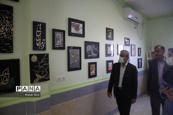 افتتاح نمایشگاه دست سازه های دانش‌آموزان هنرستان فرزانگان شهرستان بهبهان