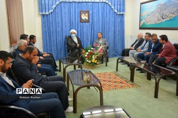 دیدار معاون وزیرآموزش و پرورش با نماینده ولی فقیه در استان  و امام جمعه بوشهر