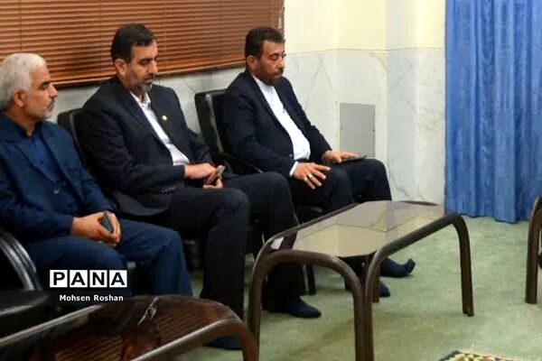 دیدار معاون وزیرآموزش و پرورش با نماینده ولی فقیه در استان  و امام جمعه بوشهر