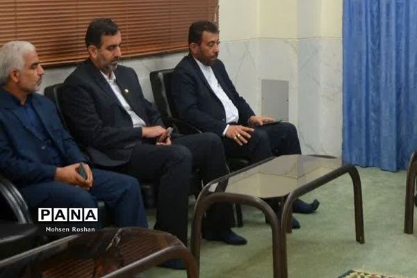 دیدار معاون وزیرآموزش و پرورش با نماینده ولی فقیه در استان  و امام جمعه بوشهر