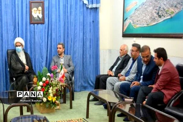 دیدار معاون وزیرآموزش و پرورش با نماینده ولی فقیه در استان  و امام جمعه بوشهر