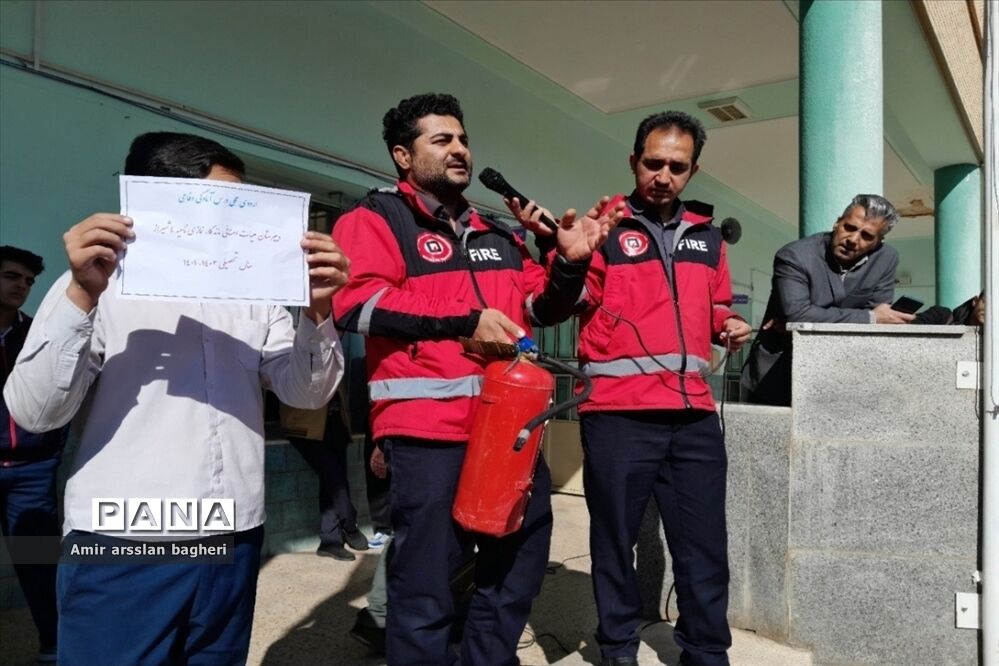 برگزاری اردوی علمی آمادگی دفاعی در دبیرستان نمازی ناحیه 4 شیراز