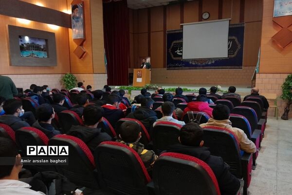 برگزاری اردوی علمی آمادگی دفاعی در دبیرستان نمازی ناحیه 4 شیراز