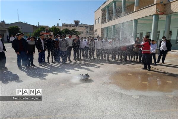 برگزاری اردوی علمی آمادگی دفاعی در دبیرستان نمازی ناحیه 4 شیراز