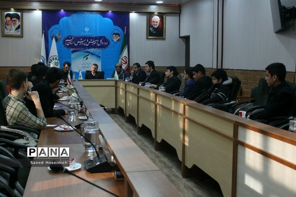 دومین نشست هم اندیشی اعضای مجلس دانش‌آموزی پسران استان قم