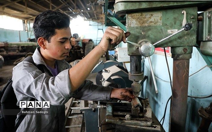 آموزش اقتصاد تاثیر مستقیمی روی آینده شغلی دانش‌آموزان دارد