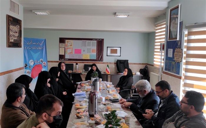 ایجاد ارتباط صمیمانه مدیران و دانش‌‌‌آموزان باعث گرایش آنها به فعالیت‌های مثبت می‌شود
