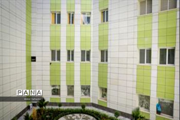 بازدید مدیرآموزش و پرورش منطقه ۱۸ از بیمارستان کودکان حکیم