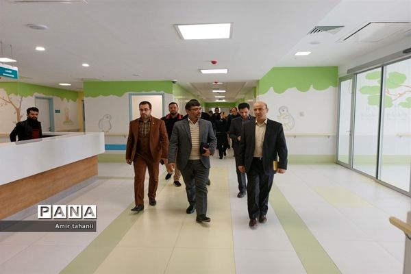بازدید مدیرآموزش و پرورش منطقه ۱۸ از بیمارستان کودکان حکیم