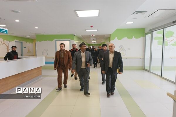 بازدید مدیرآموزش و پرورش منطقه ۱۸ از بیمارستان کودکان حکیم