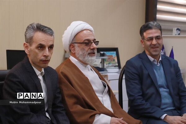 دیدار مدیرکل آموزش و پرورش آذربایجان شرقی با دانش‌آموز خبرنگاران پانا