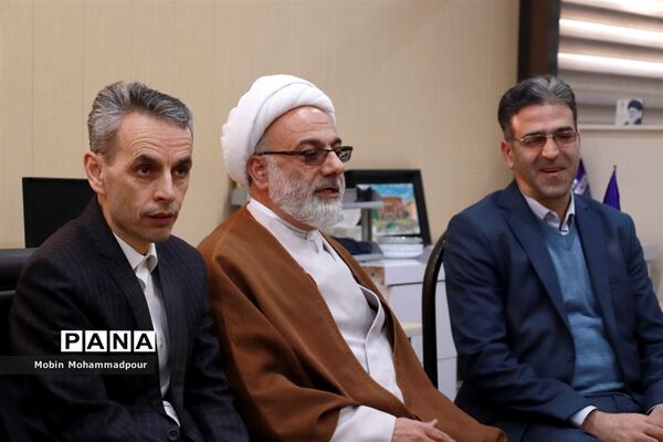 دیدار مدیرکل آموزش و پرورش آذربایجان شرقی با دانش‌آموز خبرنگاران پانا