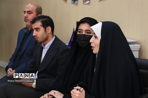 دیدار مدیرکل آموزش و پرورش آذربایجان شرقی با دانش‌آموز خبرنگاران پانا