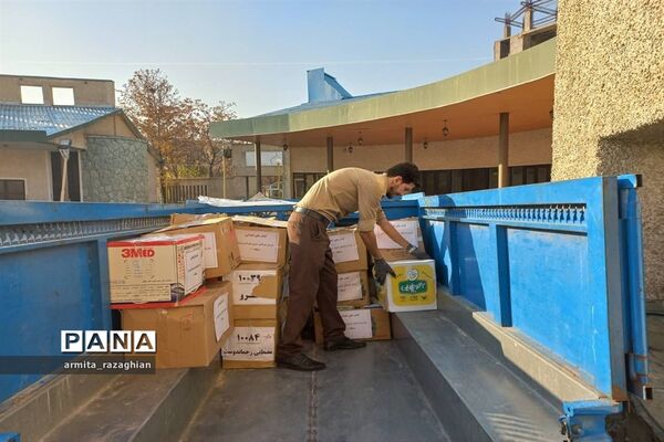 اهدای کتاب به کتابخانه‌های محروم  وکم‌برخوردار روستایی