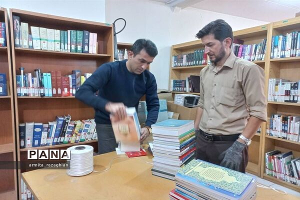 اهدای کتاب به کتابخانه‌های محروم  وکم‌برخوردار روستایی