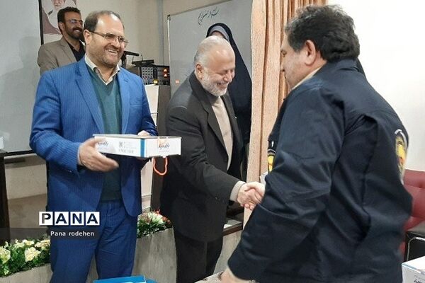 مراسم تجلیل از رانندگان و کامیون‌داران ایثارگر رودهن