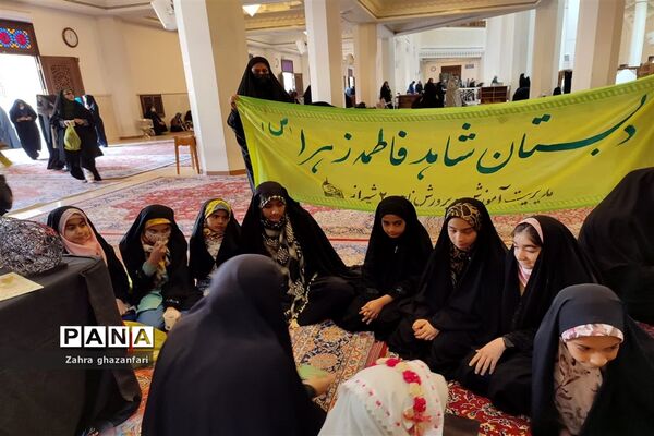 حضور دانش‌آموزان  ناحیه دو شیراز در مراسم نماز جمعه