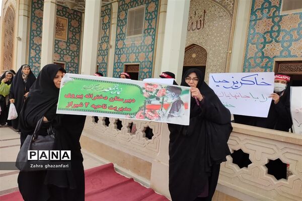 حضور دانش‌آموزان  ناحیه دو شیراز در مراسم نماز جمعه