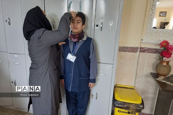 معاینات غربالگری دانش‌آموزان در دبستان ایمان رودهن