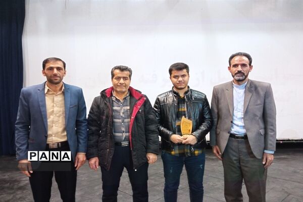 مراسم تجلیل از دانش‌آموزان موفق در کنکور سراسری 1401 شهرستان خرمدره