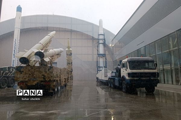 بازدید فرهنگیان و دانش‌آموزان ملارد از پارک ملی هوا و فضا