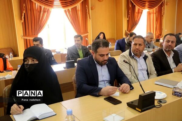 نشست هم‌اندیشی و بصیرت‌افزایی مدیران با فرماندهان پایگاه‌های بسیج ادارات در شهرستان دماوند