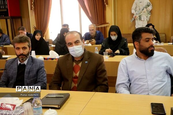 نشست هم‌اندیشی و بصیرت‌افزایی مدیران با فرماندهان پایگاه‌های بسیج ادارات در شهرستان دماوند