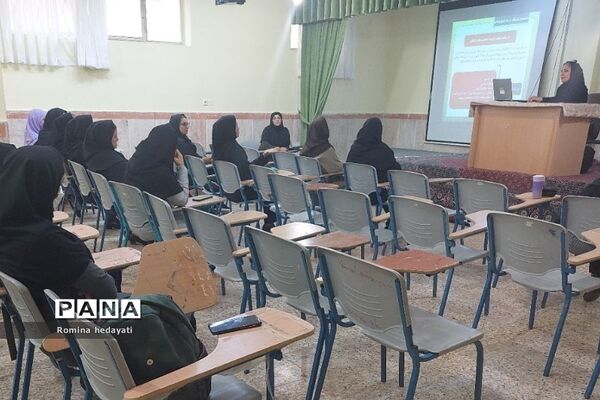 کارگاه‌های آموزشی ساحت‌های شش‌گانه در سند تحول بنیادین آموزش و پرورش  در هنرستان مبتکران رودهن