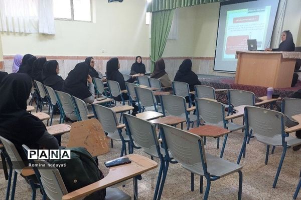 کارگاه‌های آموزشی ساحت‌های شش‌گانه در سند تحول بنیادین آموزش و پرورش  در هنرستان مبتکران رودهن