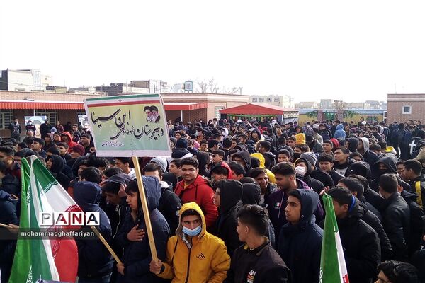 وداع دانش‌آموزان شهرستان تربت‌جام با پیکر مطهر شهید گمنام