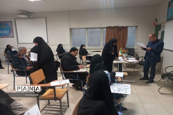 جلسه توجیه‌سازی والدین برای امتحانات نیم سال اول دبیرستان عرفان منطقه ۱۳