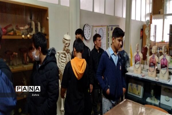 بازدید دانش‌آموزان مدرسه شهید علی تات از پژوهش‌سرا منطقه جوادآباد