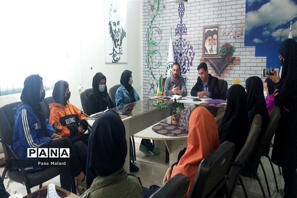 کارگاه آموزشی آشنایی با فضای مجازی ویژه دانش‌آموزان تشکل‌های دانش‌آموزی