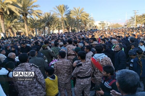 حضور دانش‌آموزان بافقی درمراسم تشییع شهید گمنام