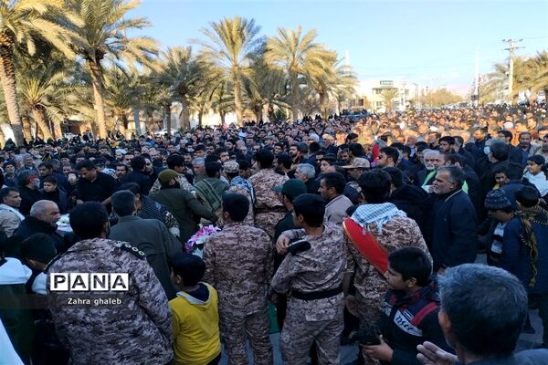 حضور دانش‌آموزان بافقی درمراسم تشییع شهید گمنام